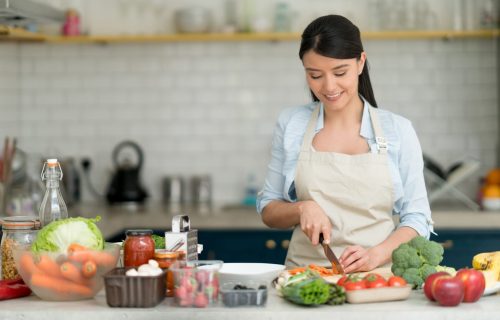 Home-cook-cutting-vegetables